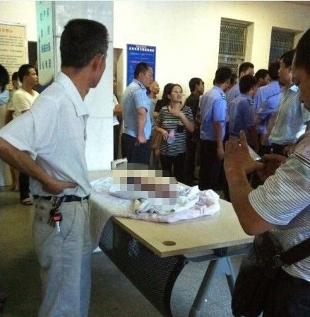 泉州嬰兒疑在醫院保溫箱被烤死 院方稱死于感染(圖)