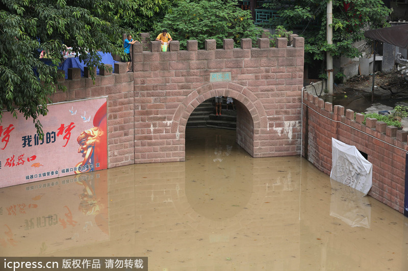 洪峰襲重慶 古鎮(zhèn)被水淹