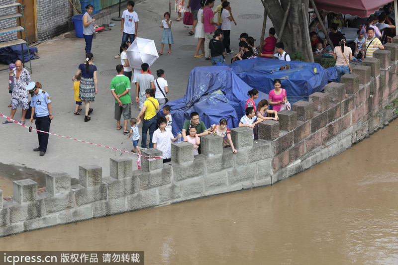 洪峰襲重慶 古鎮被水淹