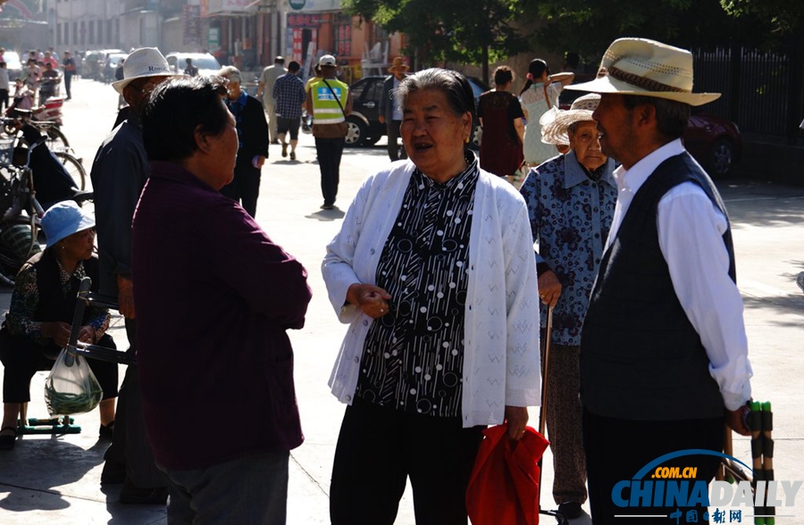 甘肅岷縣漳縣交界發生6.6級地震 居民室外避險