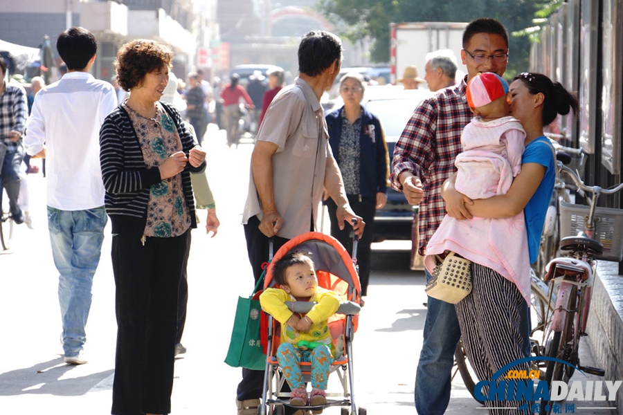 甘肅岷縣漳縣交界發生6.6級地震 居民室外避險