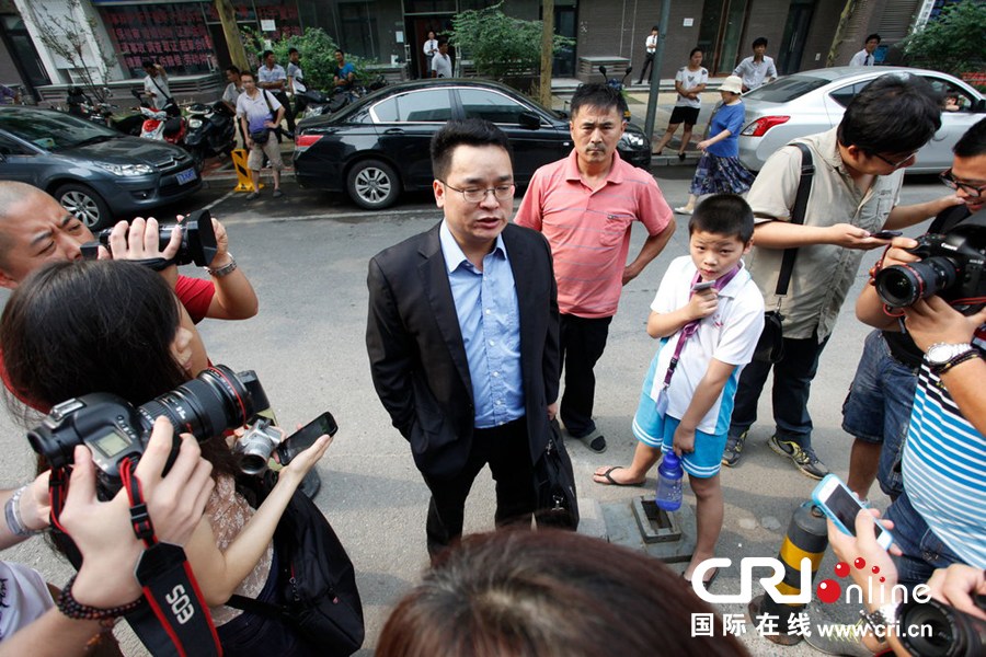 李某案舉行庭前會議夢鴿現(xiàn)身 被告本人將出席