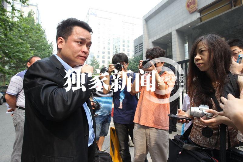 李某案舉行庭前會議夢鴿現(xiàn)身 被告本人將出席