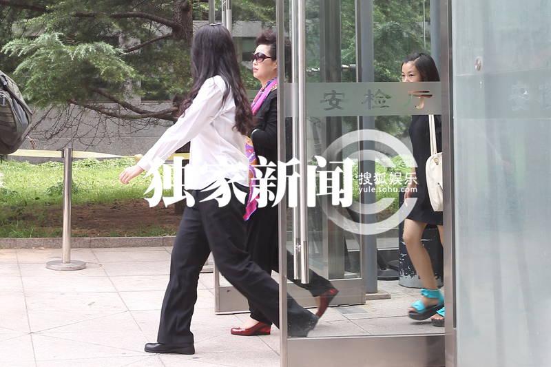 李某案舉行庭前會(huì)議夢(mèng)鴿現(xiàn)身 被告本人將出席