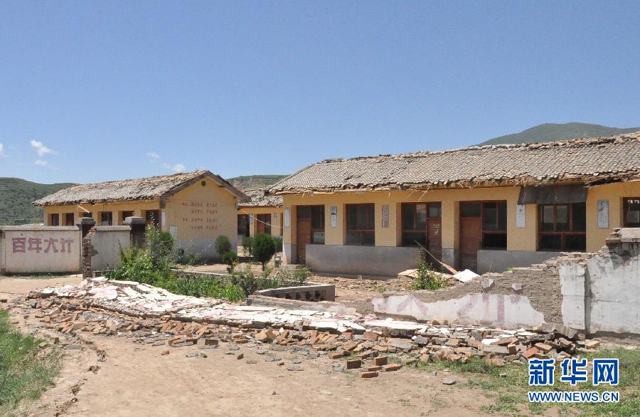 甘肅定西岷縣附近發生6.6級左右地震 居民下樓躲避