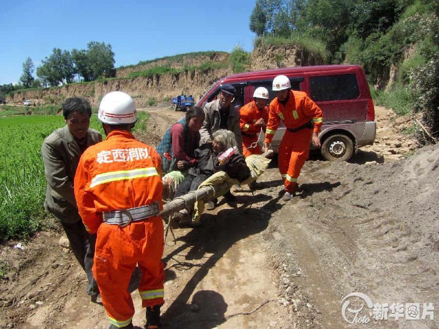 甘肅定西岷縣附近發生6.6級左右地震 居民下樓躲避
