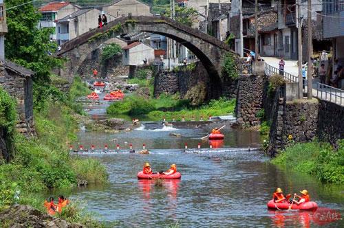 游客漂流中不幸墜河身亡 現場工作人員不會游泳