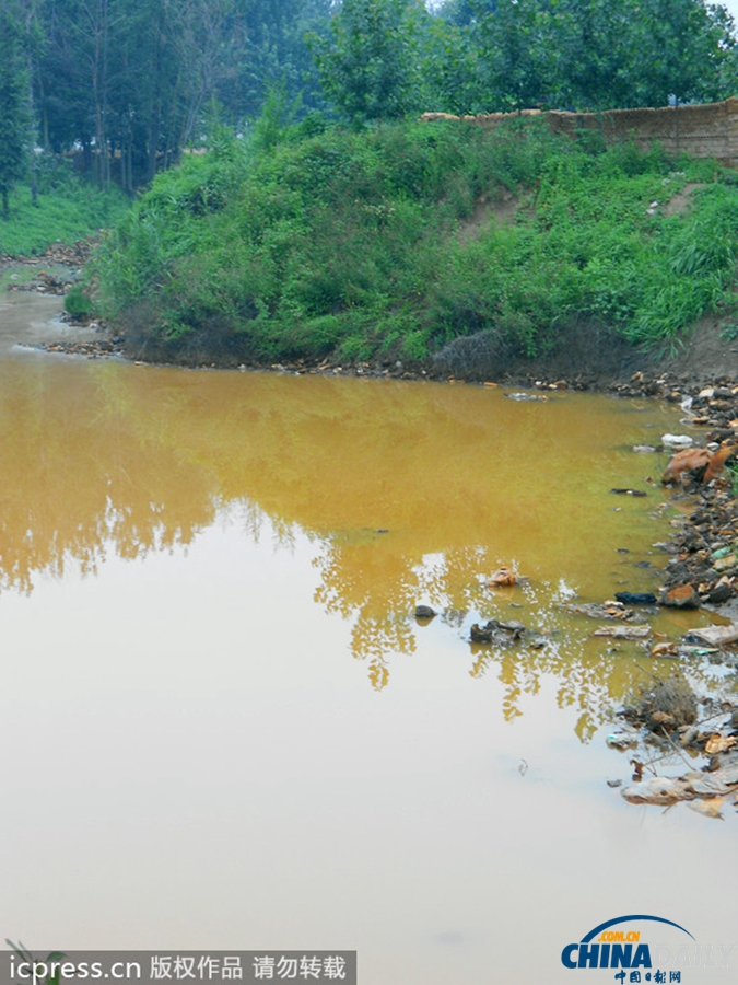 河北：村民舉報(bào)企業(yè)排污 環(huán)保副局長(zhǎng)拍案“滾出去”