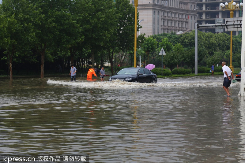 河南許昌：天降暴雨 全城被淹
