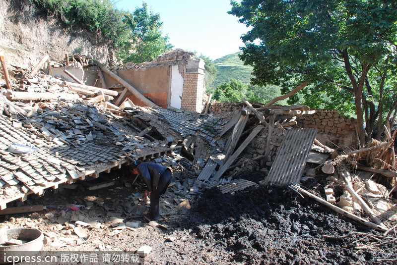 甘肅定西岷縣隨固村受災嚴重 受傷村民轉運蘭州醫院