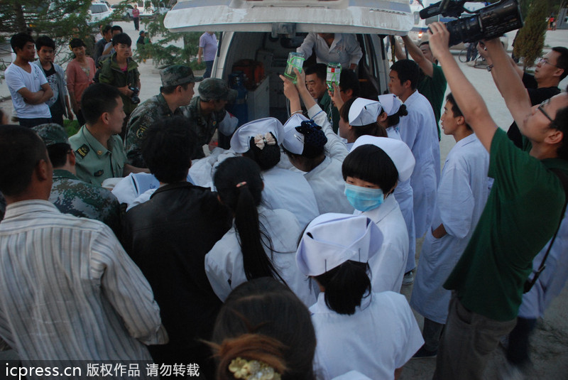 甘肅定西岷縣隨固村受災嚴重 受傷村民轉運蘭州醫院