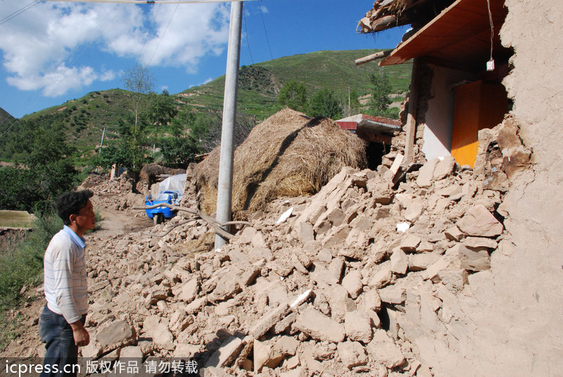 甘肅定西岷縣隨固村受災(zāi)嚴(yán)重 受傷村民轉(zhuǎn)運(yùn)蘭州醫(yī)院