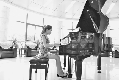 殯儀館美女鋼琴師:到這里后感覺心里“安靜”了