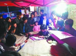 甘肅岷縣震后降大雨災區斷路 災民需要更多帳篷