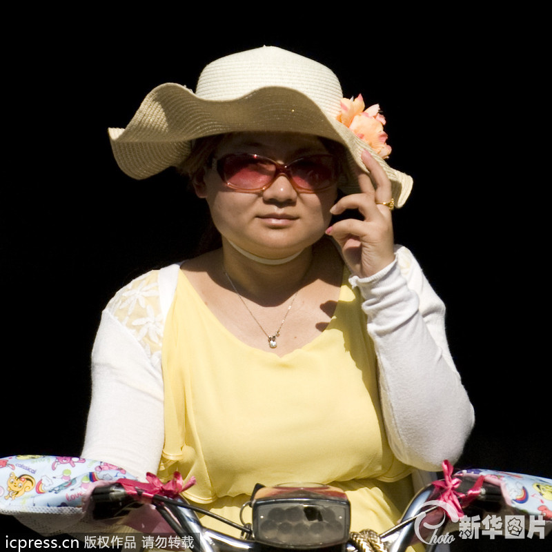 40.4℃高溫破紀錄 杭州市民全副武裝眾生相