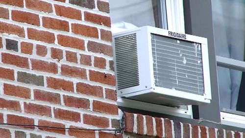 飛賊拆空調入室 紐約華裔女子受驚嚇當場暈倒(圖)