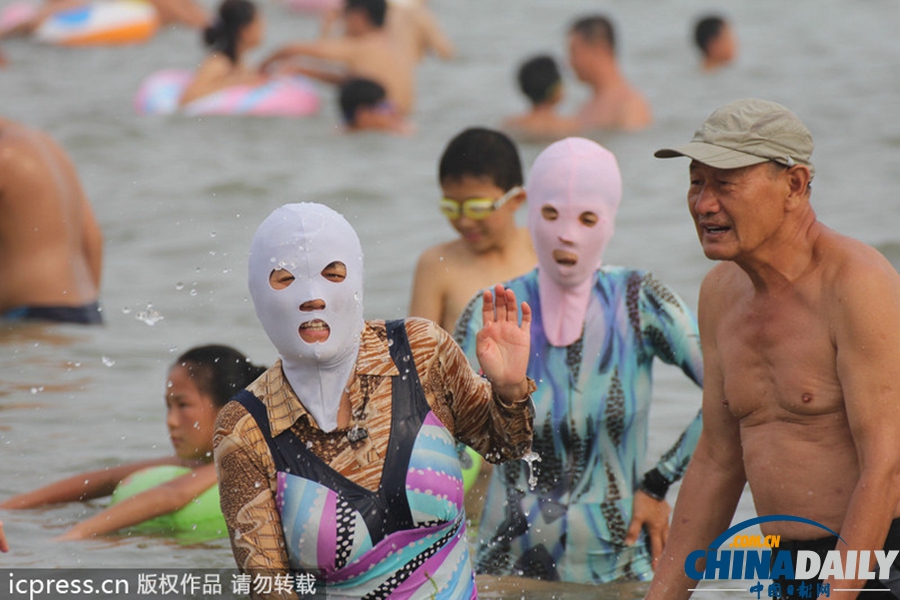 “臉基尼”成海濱時尚標配