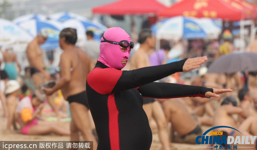 “臉基尼”成海濱時(shí)尚標(biāo)配