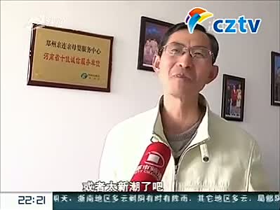 80后小伙當職業催乳 女子被催乳時表情夸張(組圖)