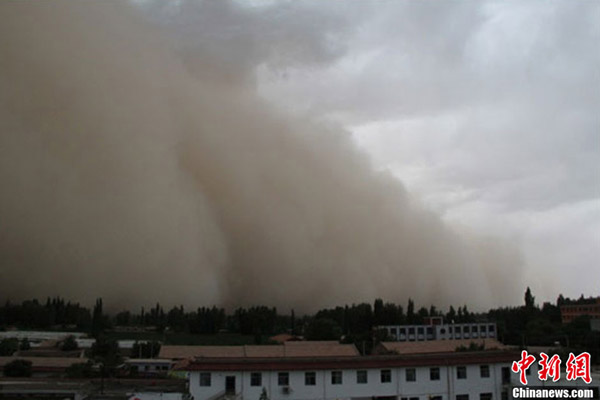 甘肅張掖遭遇大風揚沙侵襲