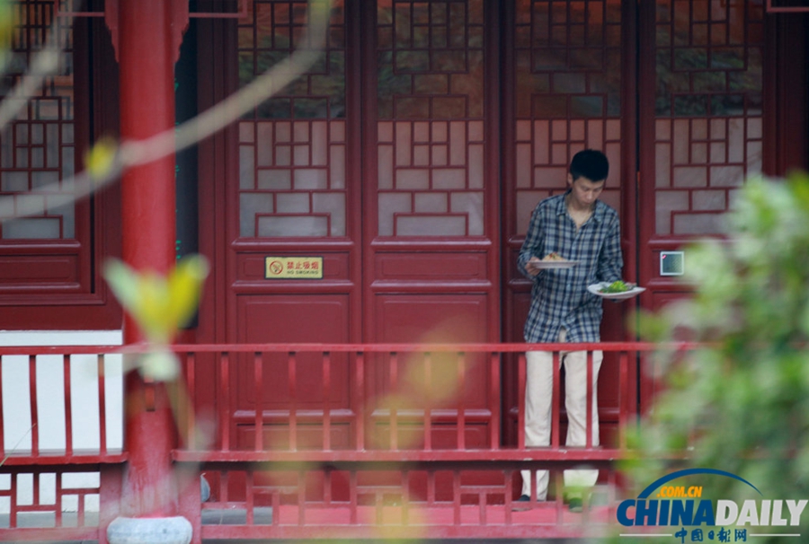 高清：鄭州一公園每天只開4小時 閉園后變高檔餐館