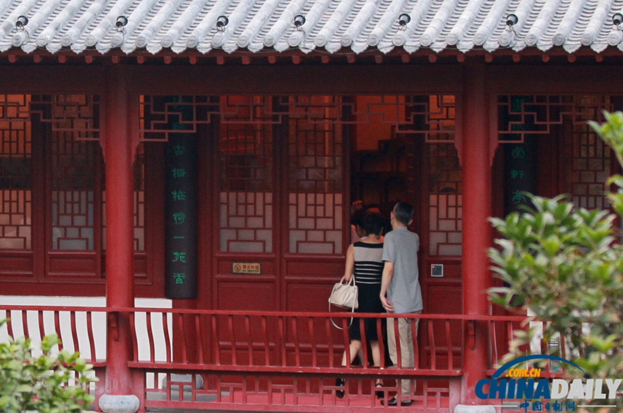 高清：鄭州一公園每天只開4小時 閉園后變高檔餐館