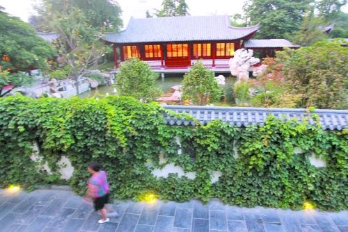 鄭州一公園每天只開4小時 閉園后變高檔餐館（圖）