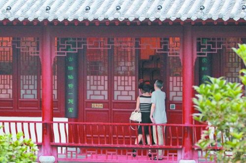 鄭州一公園每天只開4小時(shí) 閉園后變高檔餐館（圖）