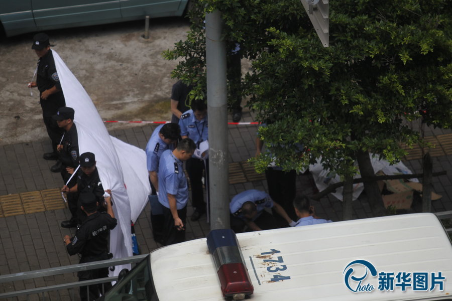 深圳一男子當街揮刀砍人 致6無辜路人死傷