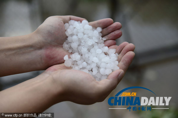 太原迎大雨冰雹天氣