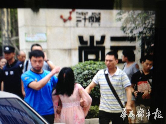 成都華潤(rùn)24城疑發(fā)生槍擊事件 槍?xiě)?zhàn)已致一人死亡（組圖）