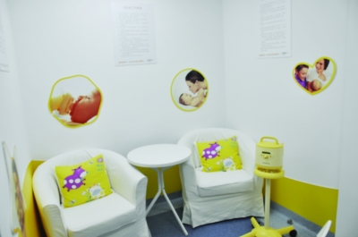 南京成立母乳庫(kù) 媽媽們奶水過(guò)多可考慮“捐奶”