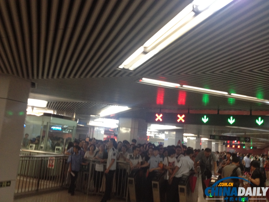 北京地鐵十號線今晨又現故障 乘客滯留站臺