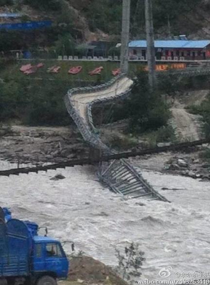 組圖：川藏公路通麥大橋垮塌　2人失蹤