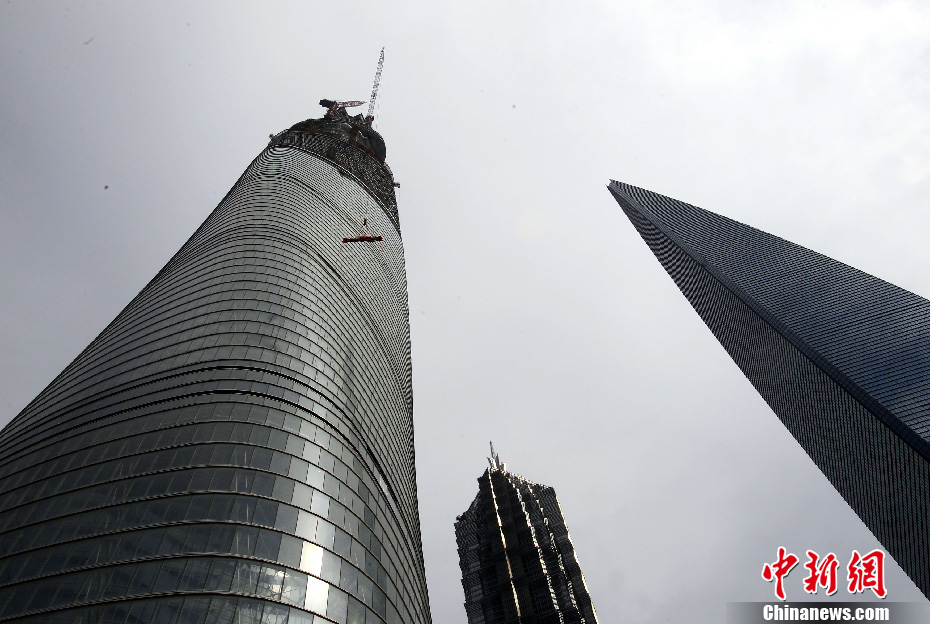 在建的中國第一高樓“上海中心”結構封頂