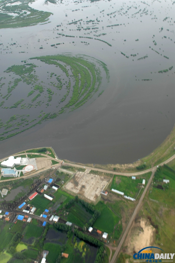 呼倫貝爾連遭暴雨襲擊 航拍草原被洪水淹沒