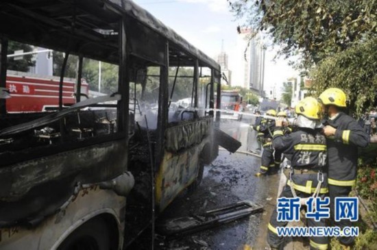 乘客稱烏魯木齊公交車突然起火 沒有聽到爆炸聲