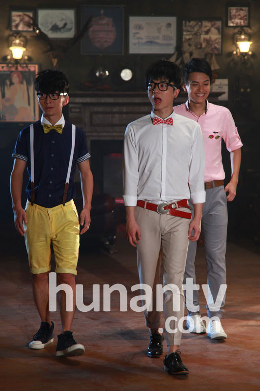 2013快男十強拍攝MV 賈盛強華晨宇裝驚訝賣萌