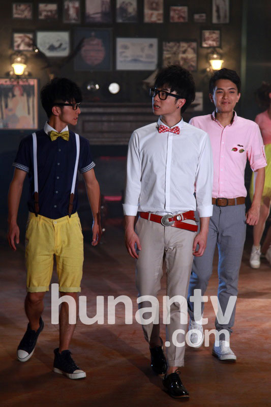 2013快男十強拍攝MV 賈盛強華晨宇裝驚訝賣萌