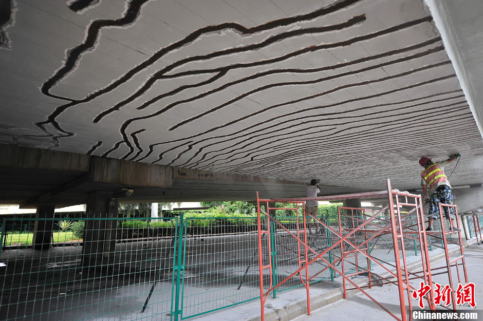 海口一引橋現200余條裂縫 官方回應稱不影響通車安全[組圖]