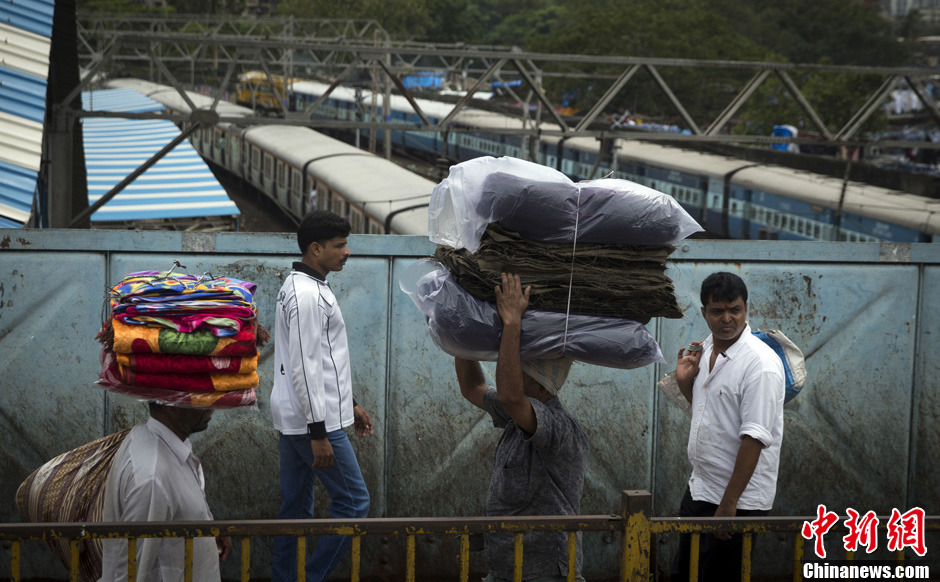 高清：孟買掠影——白衣翩翩的少年