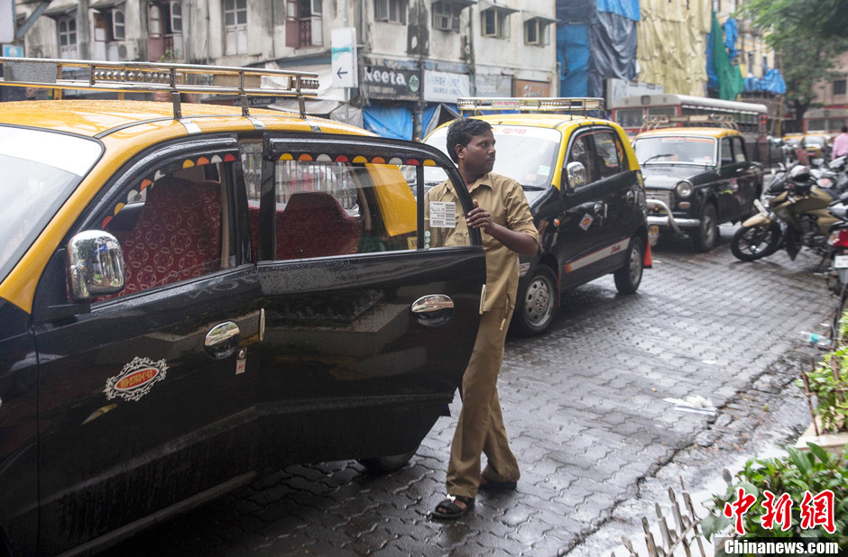 高清：孟買掠影——白衣翩翩的少年