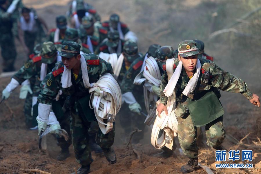 浙江富陽山火持續蔓延 武警官兵全力撲救