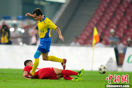 中國“老男孩”足球隊1：2惜敗巴西傳奇巨星隊