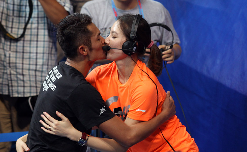 高清：羽毛球世錦賽林丹奪冠 激情擁吻妻子謝杏芳