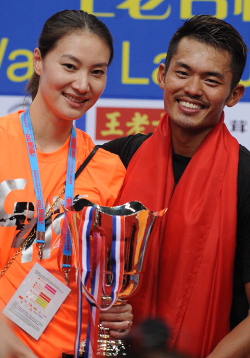 高清：羽毛球世錦賽林丹奪冠 激情擁吻妻子謝杏芳