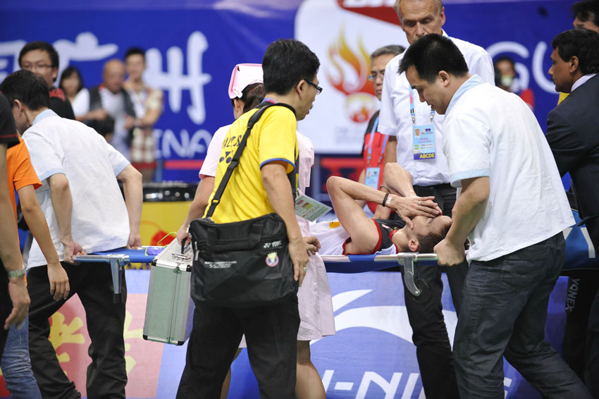 高清：羽毛球世錦賽林丹奪冠 激情擁吻妻子謝杏芳