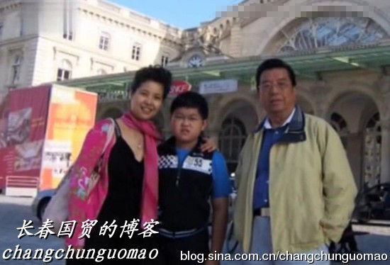 網曝李雙江幸福全家福 網友為李天一惋惜