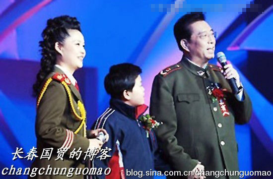 網曝李雙江幸福全家福 網友為李天一惋惜