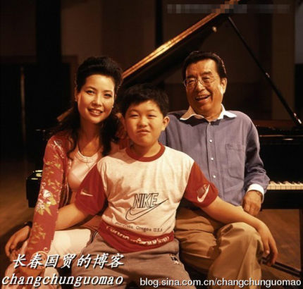 網曝李雙江幸福全家福 網友為李天一惋惜